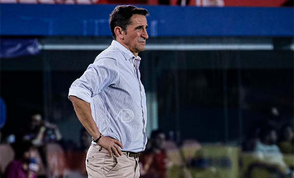 Manolo Jiménez, entrenador de Cerro Porteño. 