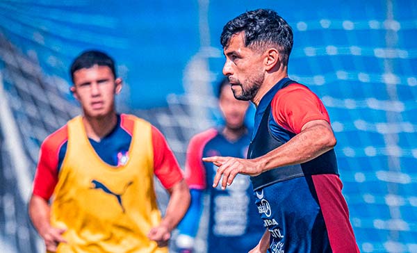 Federico Carrizo, en pleno entrenamiento con Cerro Porteño.